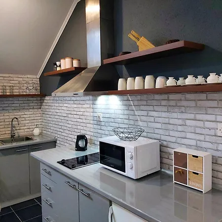 Apartamento Zara Apartment- Old Town , 3 Acs , Free Parking, Peaceful *