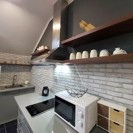Zara Apartment- Old Town , 3 Acs , Free Parking, Peaceful Apartman *