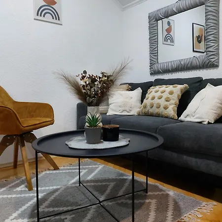 Zara Apartment- Old Town , 3 Acs , Free Parking, Peaceful