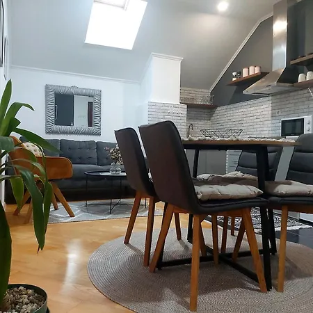 Apartman Zara Apartment- Old Town , 3 Acs , Free Parking, Peaceful *