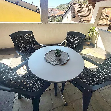 Apartman Zara Apartment- Old Town , 3 Acs , Free Parking, Peaceful