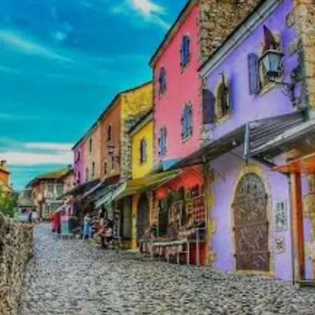 Apartamento Zara Apartment- Old Town , 3 Acs , Free Parking, Peaceful *