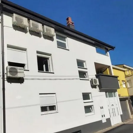 Zara Apartment- Old Town , 3 Acs , Free Parking, Peaceful