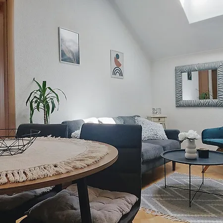 Zara Apartment- Old Town , 3 Acs , Free Parking, Peaceful *