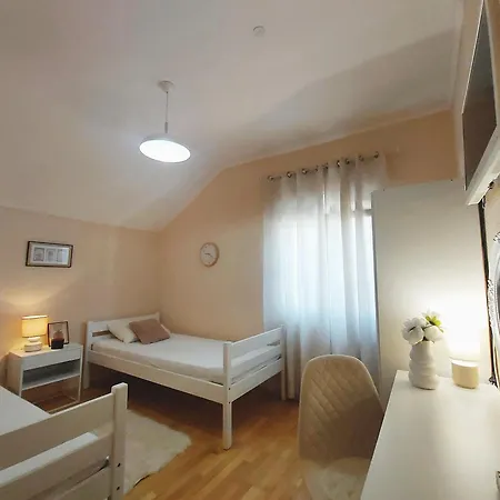 Zara Apartment- Old Town , 3 Acs , Free Parking, Peaceful Apartamento *