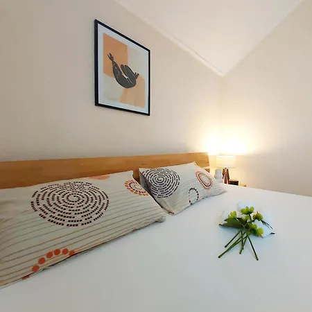Zara Apartment- Old Town , 3 Acs , Free Parking, Peaceful Apartamento *