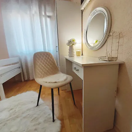 Zara Apartment- Old Town , 3 Acs , Free Parking, Peaceful Apartman *