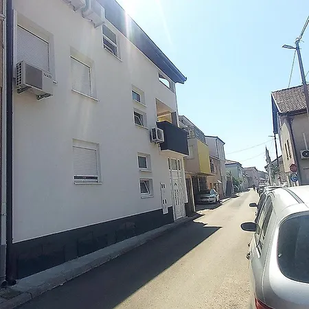 Zara Apartment- Old Town , 3 Acs , Free Parking, Peaceful *
